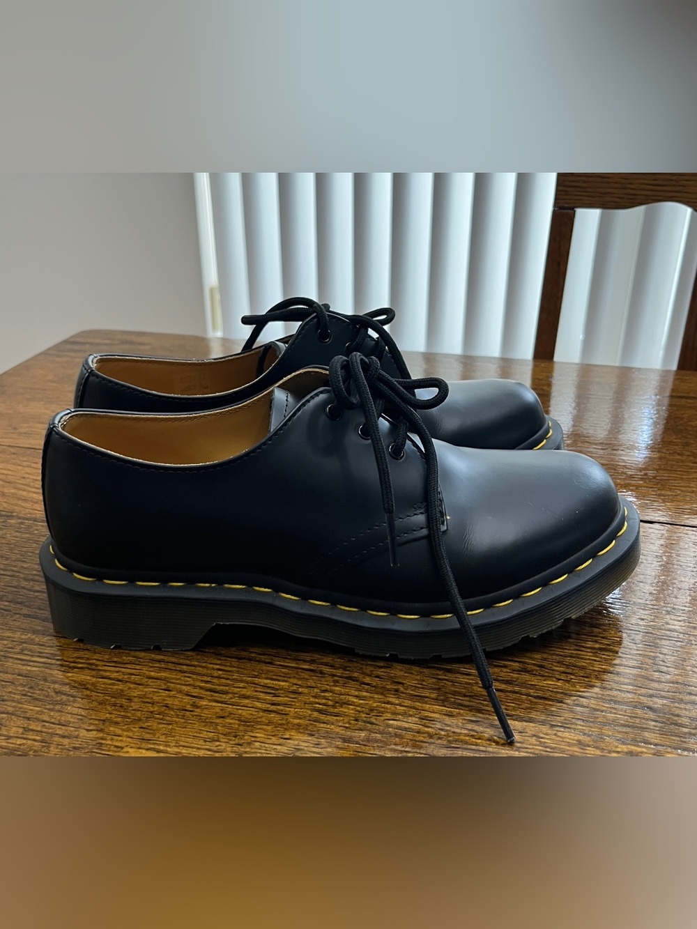 LIKE NEW Dr Martens Casual Oxford Shoes